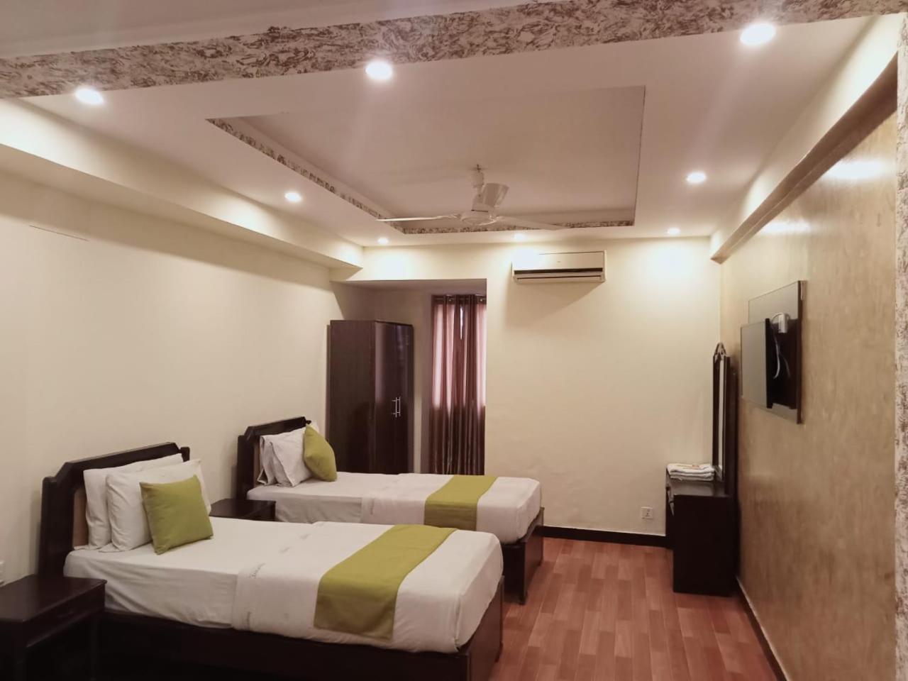 National Hotel Lahore Exterior photo